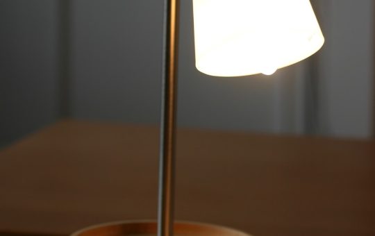 Photo Resin enamel table lamp