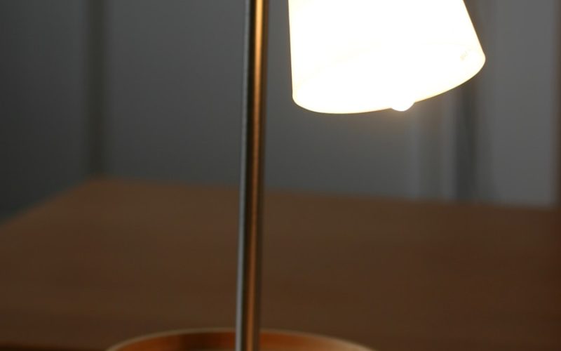 Photo Resin enamel table lamp