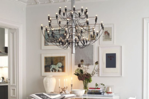 Moderne kroonluchters met architecturale vormen