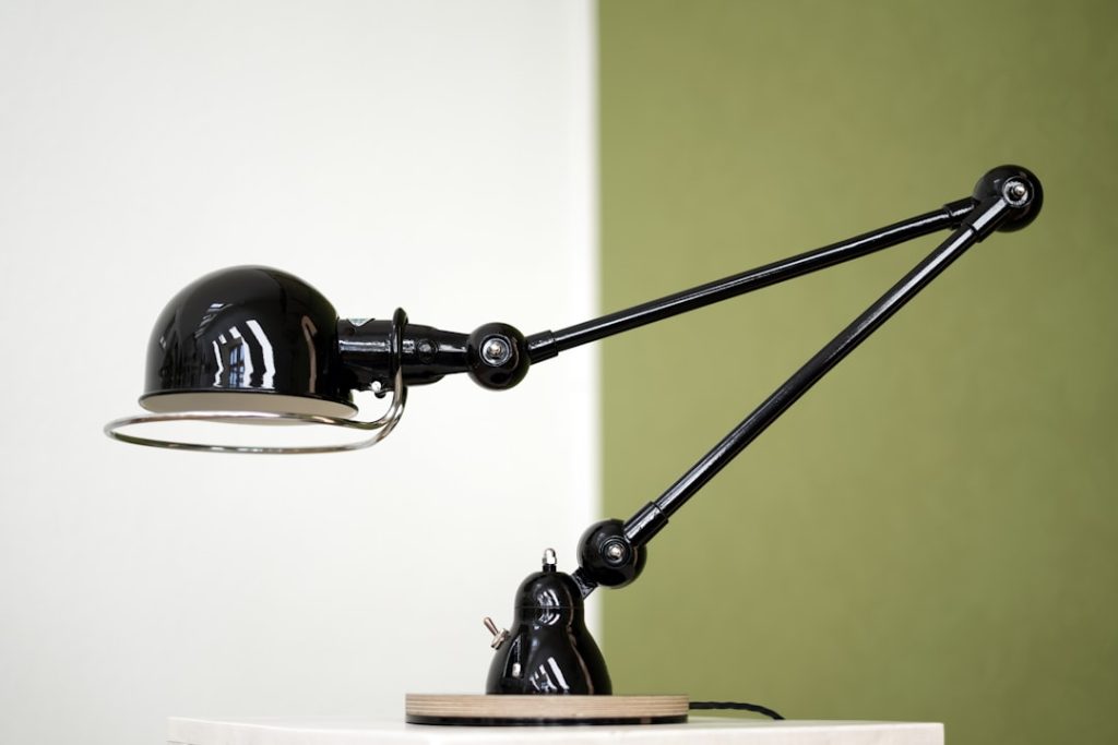 Photo art deco task lamp